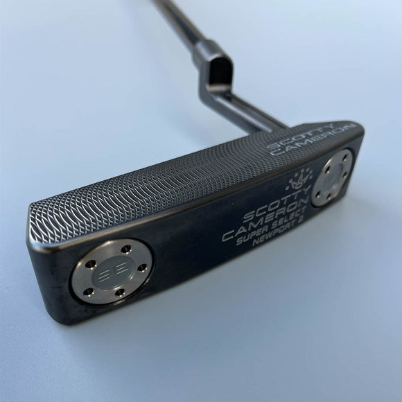スコッティキャメロン 2023 スーパーセレクト ニューポート2 パター 右利き用 DLCブラック加工 KBS CT TOUR ブラックシャフト 354g ヘッドカバー付 新品